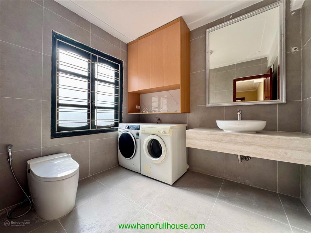 Biệt thự sân vườn, 4 phòng ngủ ở tây hồ đầy đủ đồ đạc đẹp cho thuê