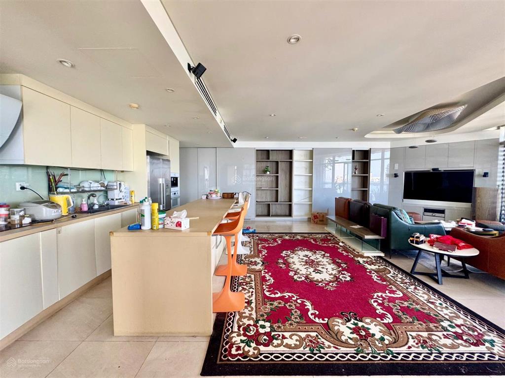 Căn hộ 2 phòng ngủ, rộng 130m2 view tuyệt đẹp hồ tây cho thuê ở ngay