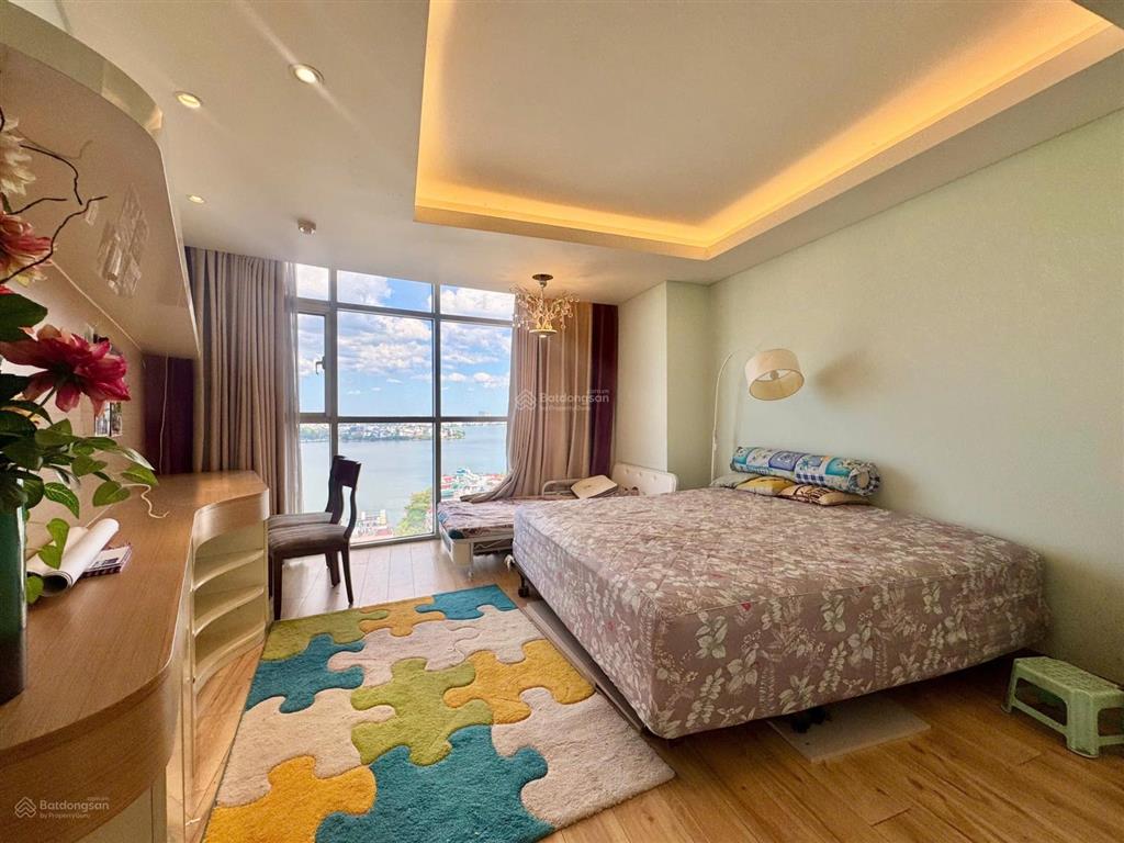 Căn hộ 2 phòng ngủ, rộng 130m2 view tuyệt đẹp hồ tây cho thuê ở ngay