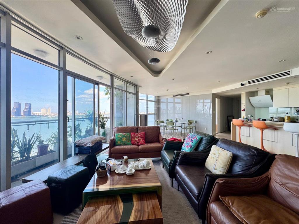 Căn hộ 2 phòng ngủ, rộng 130m2 view tuyệt đẹp hồ tây cho thuê ở ngay