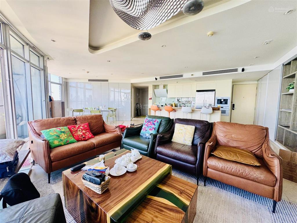 Căn hộ 2 phòng ngủ, rộng 130m2 view tuyệt đẹp hồ tây cho thuê ở ngay