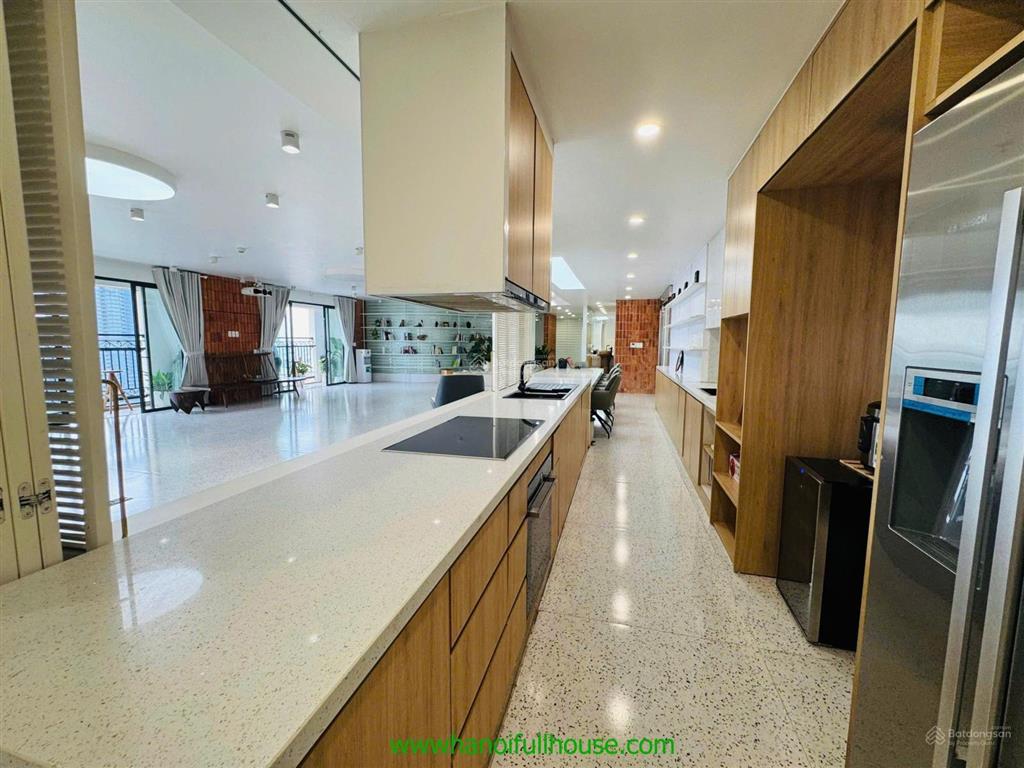 Căn hộ rộng 310m2, 3 phòng ngủ, có view hồ tây, đủ đồ ở tòa d'le roi soleil xuân diệu cho thuê vip