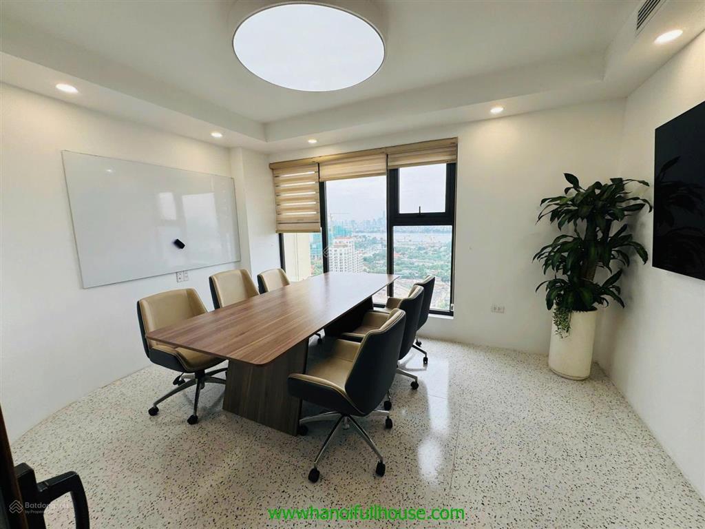 Căn hộ rộng 310m2, 3 phòng ngủ, có view hồ tây, đủ đồ ở tòa d'le roi soleil xuân diệu cho thuê vip