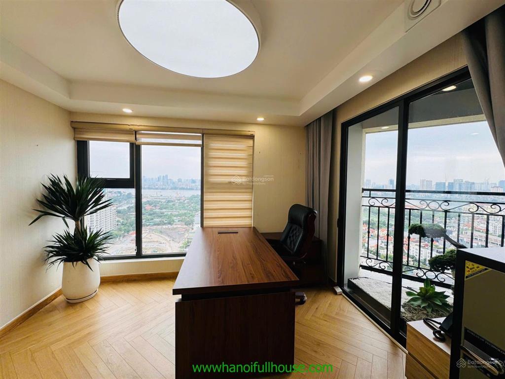 Căn hộ rộng 310m2, 3 phòng ngủ, có view hồ tây, đủ đồ ở tòa d'le roi soleil xuân diệu cho thuê vip