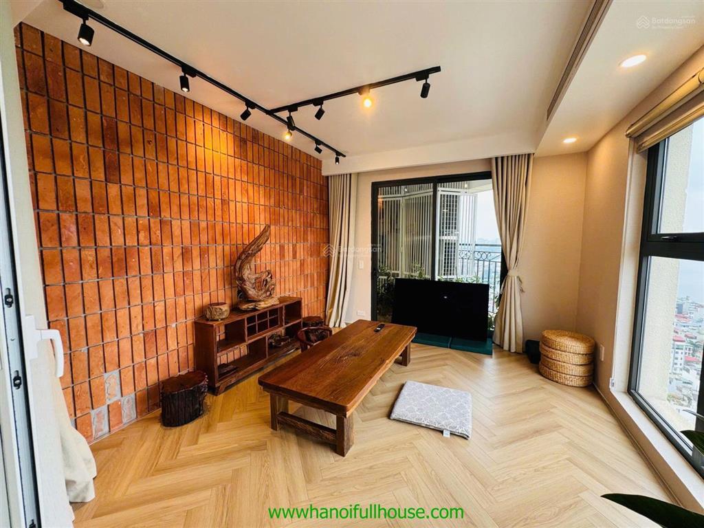 Căn hộ rộng 310m2, 3 phòng ngủ, có view hồ tây, đủ đồ ở tòa d'le roi soleil xuân diệu cho thuê vip