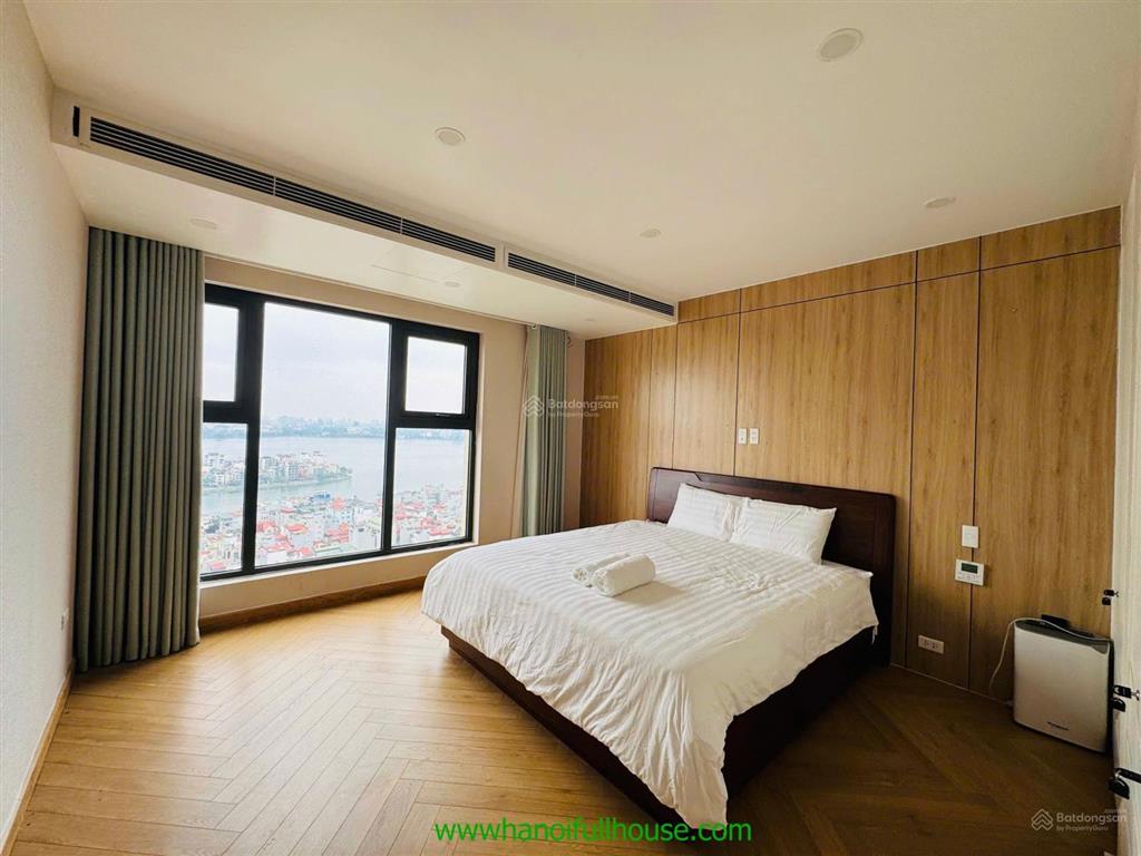 Căn hộ rộng 310m2, 3 phòng ngủ, có view hồ tây, đủ đồ ở tòa d'le roi soleil xuân diệu cho thuê vip