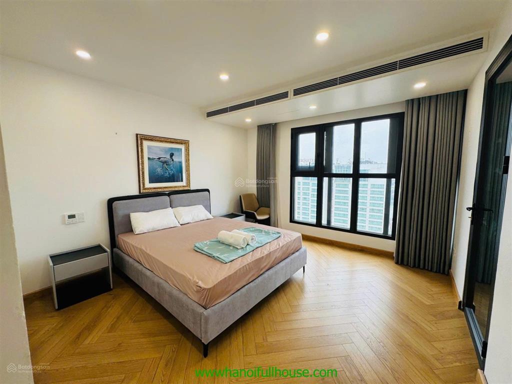 Căn hộ rộng 310m2, 3 phòng ngủ, có view hồ tây, đủ đồ ở tòa d'le roi soleil xuân diệu cho thuê vip