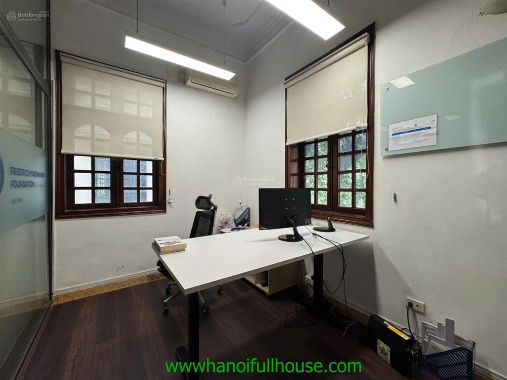 Cho thuê nhà hồ tây để ở, làm cty, tuyệt đẹp, giá rẻ, xe cộ tiện lợi, gần hồ