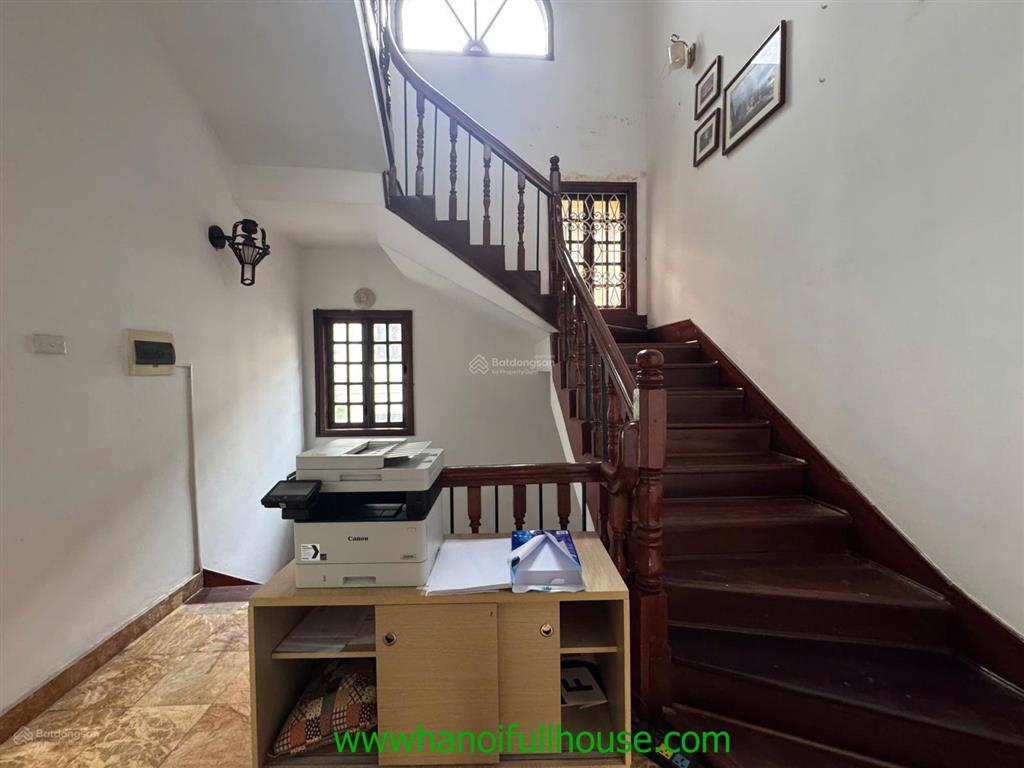 Cho thuê nhà hồ tây để ở, làm cty, tuyệt đẹp, giá rẻ, xe cộ tiện lợi, gần hồ