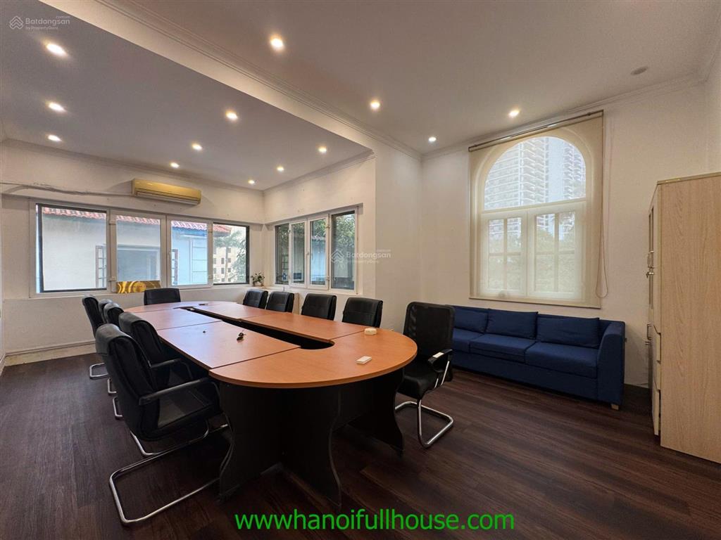 Cho thuê nhà hồ tây để ở, làm cty, tuyệt đẹp, giá rẻ, xe cộ tiện lợi, gần hồ