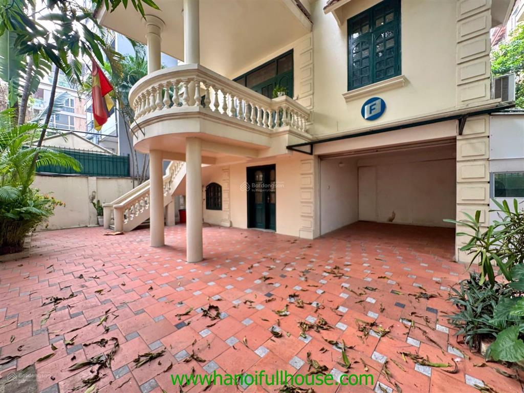 Cho thuê nhà hồ tây để ở, làm cty, tuyệt đẹp, giá rẻ, xe cộ tiện lợi, gần hồ