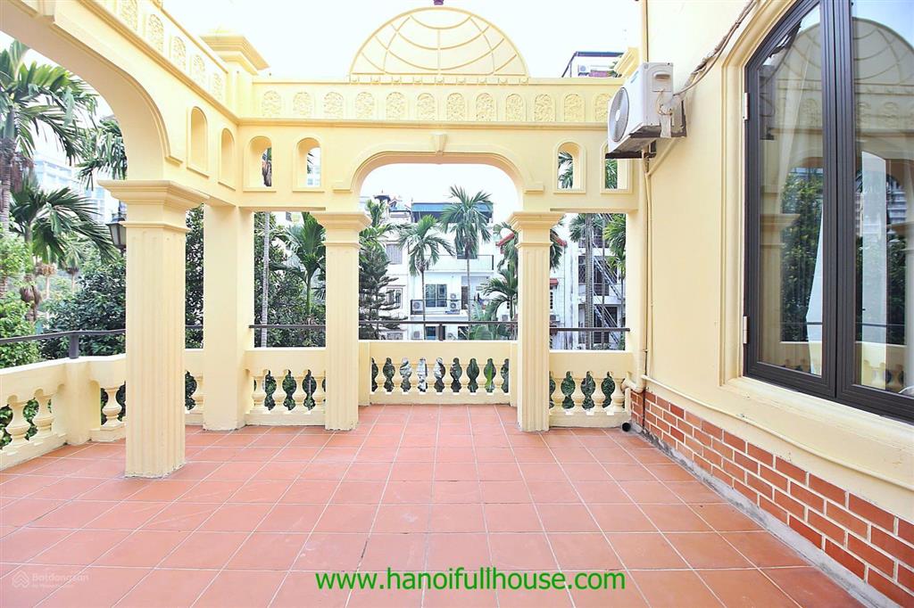 Biệt thự có hồ bơi, 4 phòng ngủ trên đường đặng thai mai, quận tây hồ full đồ cho thuê ở lâu dài