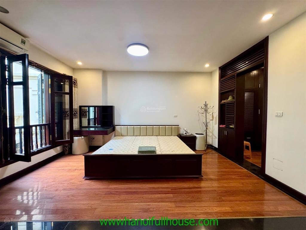 Ngôi nhà mới, hiện đại, 5 phòng ngủ, có gara ở tây hồ cho thuê, đầy đủ đồ đẹp