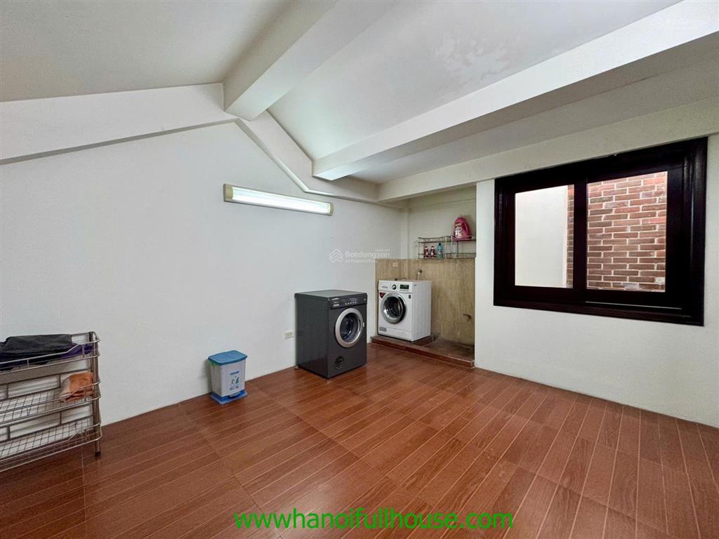Ngôi nhà mới, hiện đại, 5 phòng ngủ, có gara ở tây hồ cho thuê, đầy đủ đồ đẹp