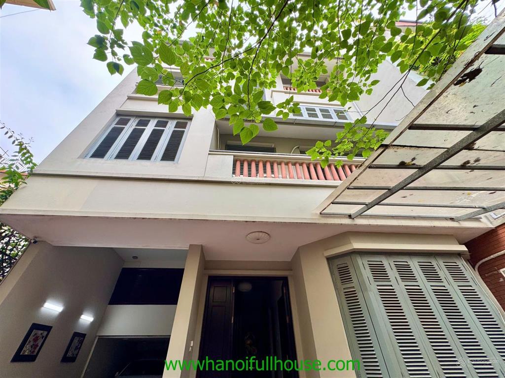 Ngôi nhà mới, hiện đại, 5 phòng ngủ, có gara ở tây hồ cho thuê, đầy đủ đồ đẹp