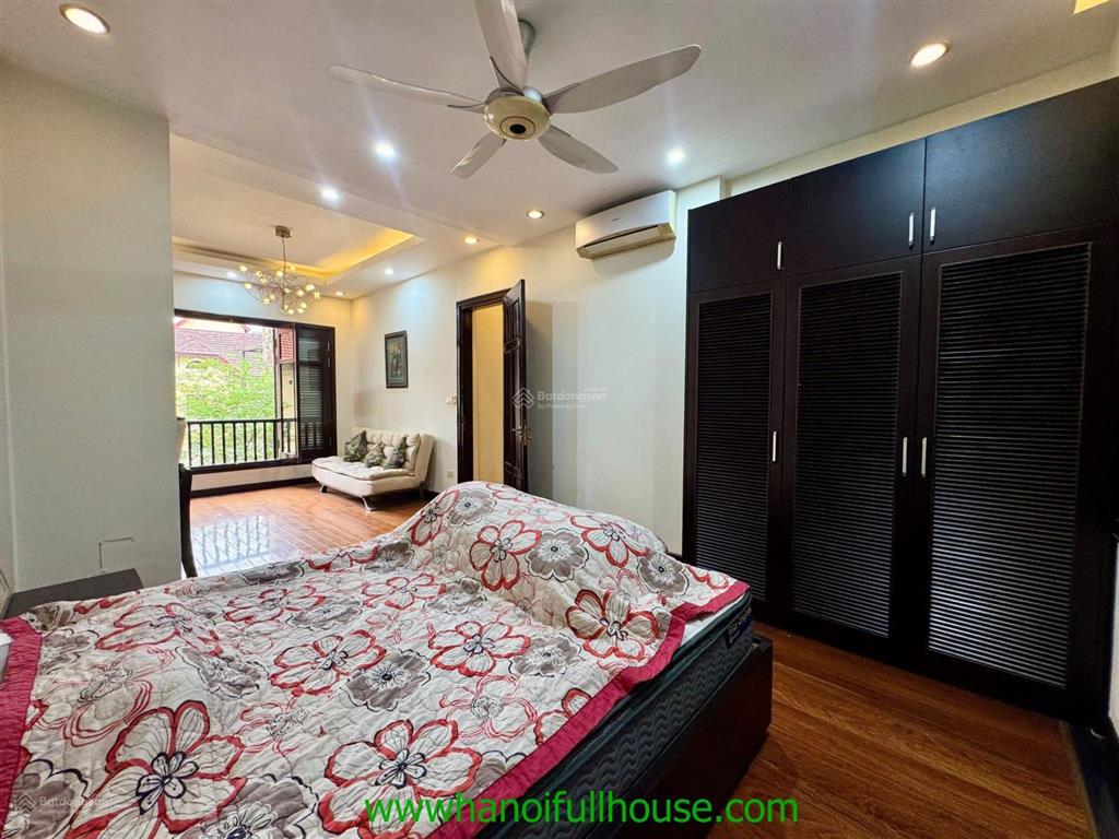 Ngôi nhà mới, hiện đại, 5 phòng ngủ, có gara ở tây hồ cho thuê, đầy đủ đồ đẹp