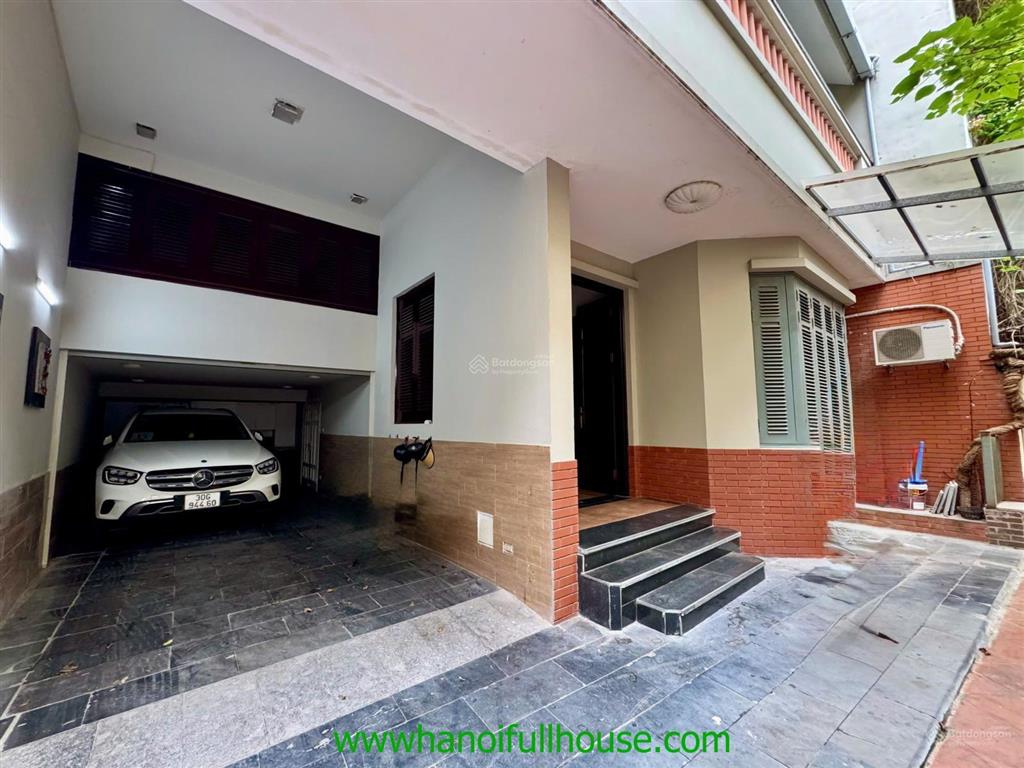 Ngôi nhà mới, hiện đại, 5 phòng ngủ, có gara ở tây hồ cho thuê, đầy đủ đồ đẹp