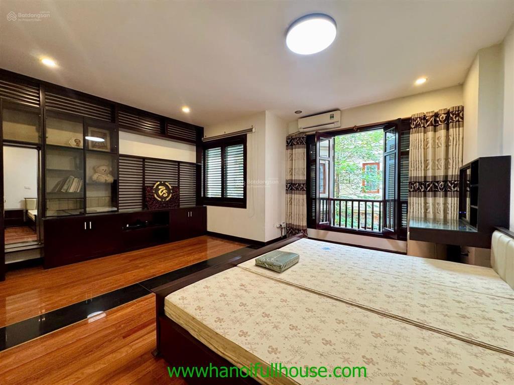 Ngôi nhà mới, hiện đại, 5 phòng ngủ, có gara ở tây hồ cho thuê, đầy đủ đồ đẹp