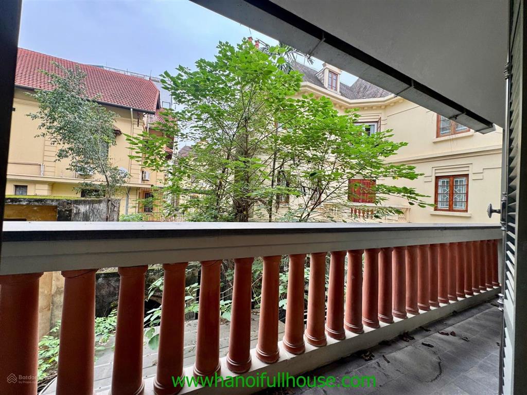 Ngôi nhà mới, hiện đại, 5 phòng ngủ, có gara ở tây hồ cho thuê, đầy đủ đồ đẹp