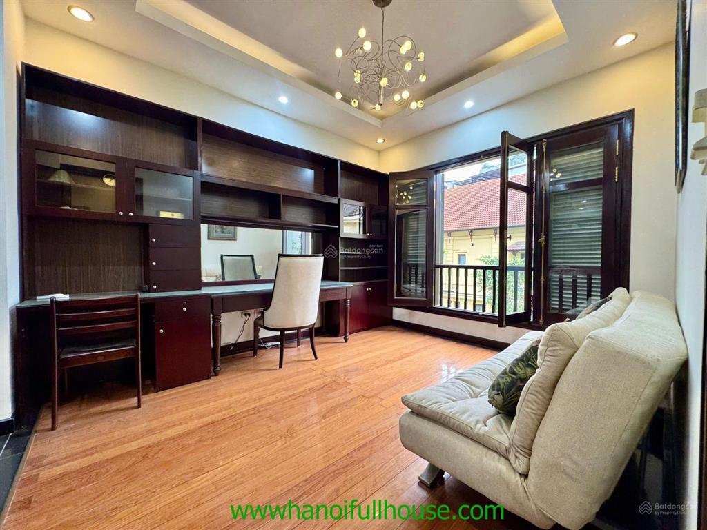 Ngôi nhà mới, hiện đại, 5 phòng ngủ, có gara ở tây hồ cho thuê, đầy đủ đồ đẹp