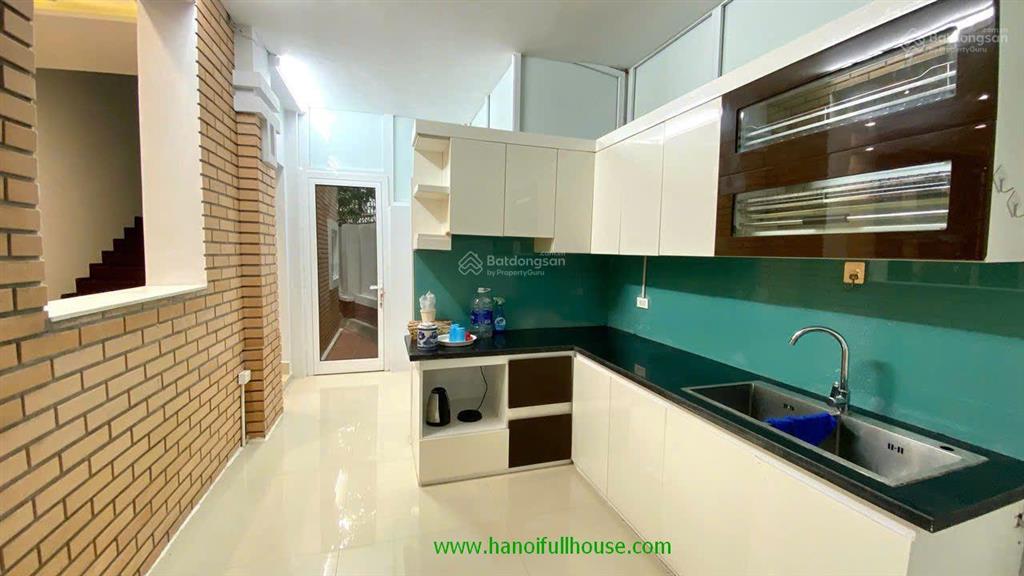 Căn biệt thự hiện đại, đẹp, đủ đồ, 4 phòng ngủ ở ba đình cho thuê giá rất rẻ. xe hơi đỗ cửa