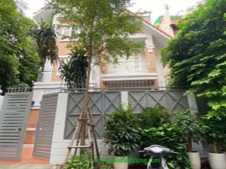 Căn biệt thự hiện đại, đẹp, đủ đồ, 4 phòng ngủ ở ba đình cho thuê giá rất rẻ. xe hơi đỗ cửa