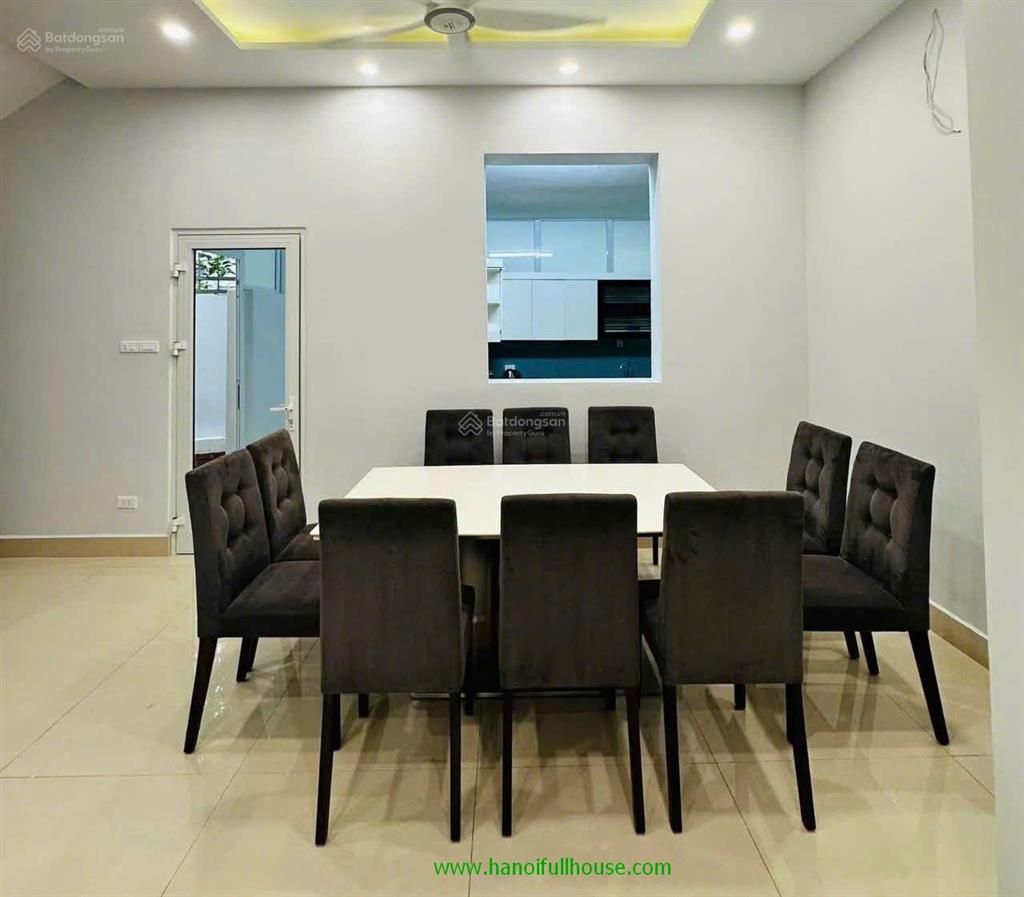 Căn biệt thự hiện đại, đẹp, đủ đồ, 4 phòng ngủ ở ba đình cho thuê giá rất rẻ. xe hơi đỗ cửa