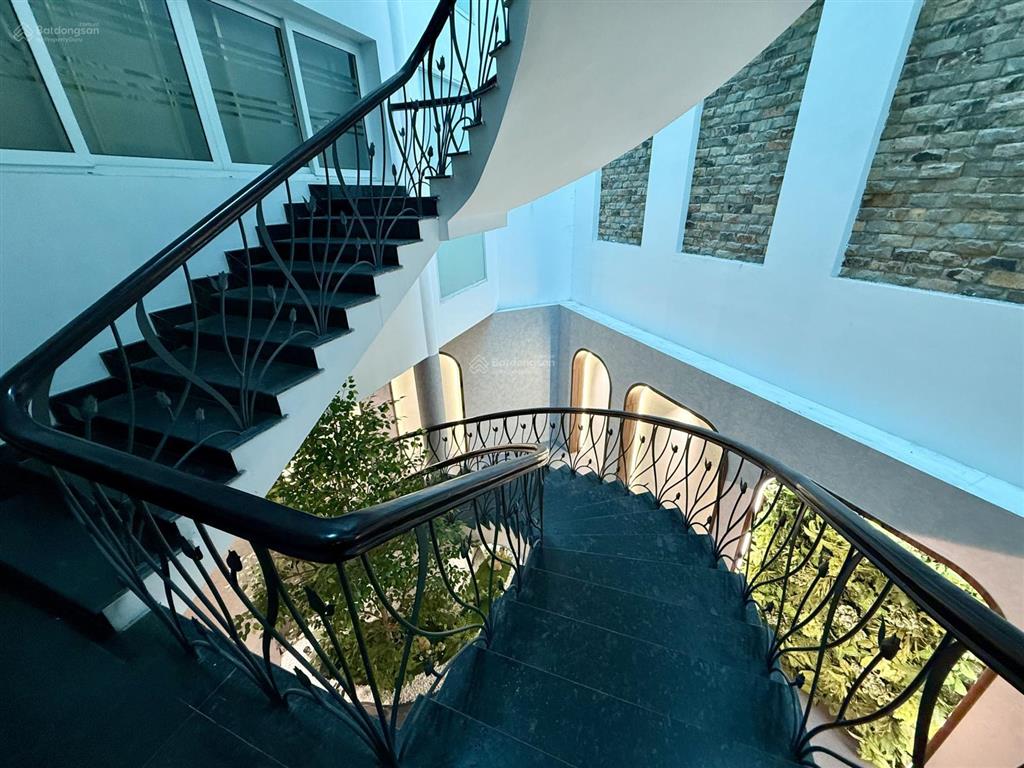 Cho thuê căn nhà liền kề khu trung yên cầu giấy 150m2 x 5 tầng, xe hơi đỗ cửa, 9 phòng làm việc