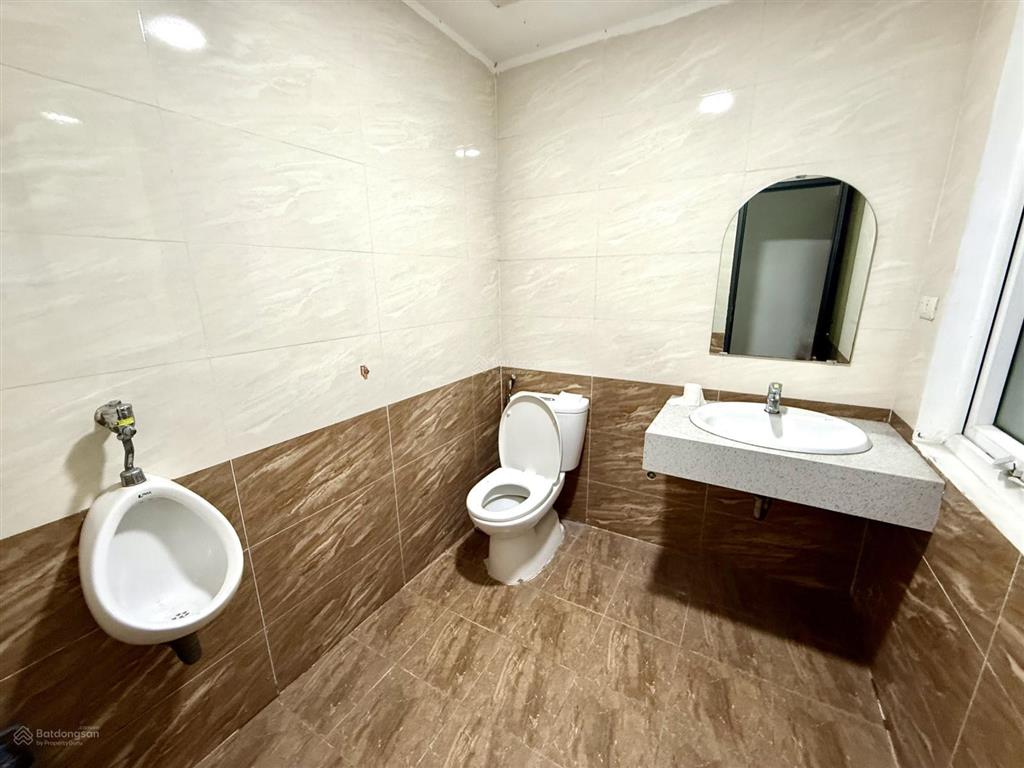 Cho thuê căn nhà liền kề khu trung yên cầu giấy 150m2 x 5 tầng, xe hơi đỗ cửa, 9 phòng làm việc