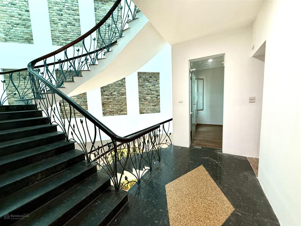 Cho thuê căn nhà liền kề khu trung yên cầu giấy 150m2 x 5 tầng, xe hơi đỗ cửa, 9 phòng làm việc