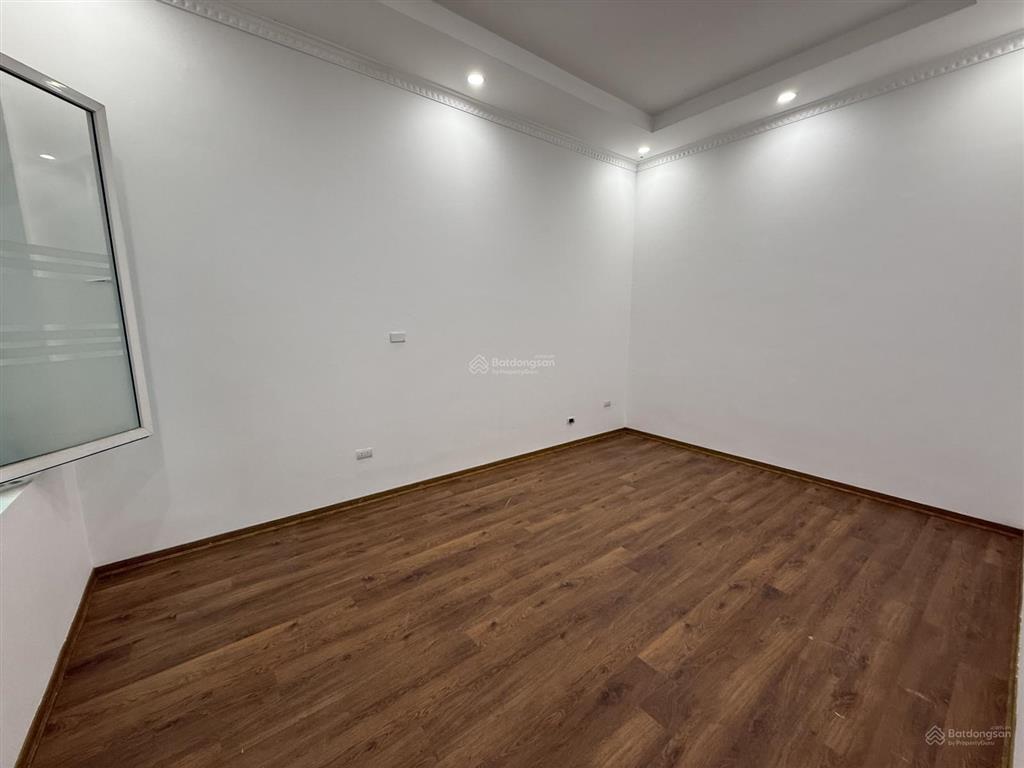 Cho thuê căn nhà liền kề khu trung yên cầu giấy 150m2 x 5 tầng, xe hơi đỗ cửa, 9 phòng làm việc