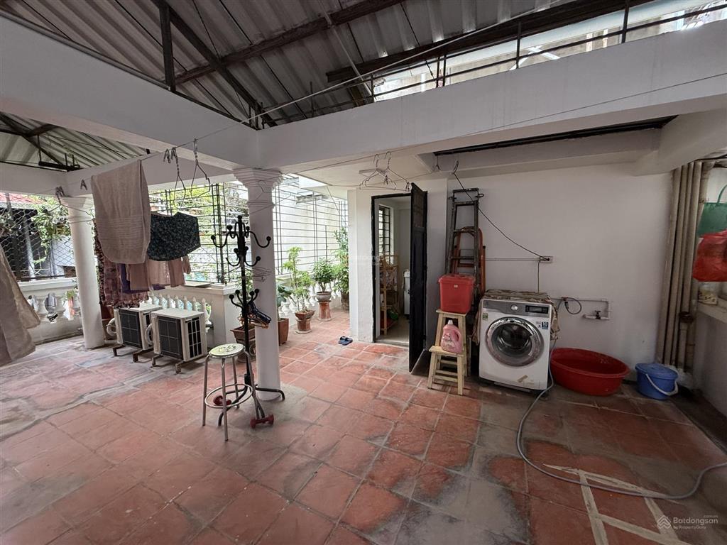 Căn nhà tuyệt vời cách hồ tây 20m2 nằm trong con ngõ thuỵ khuê 3 tầng bán giá rẻ