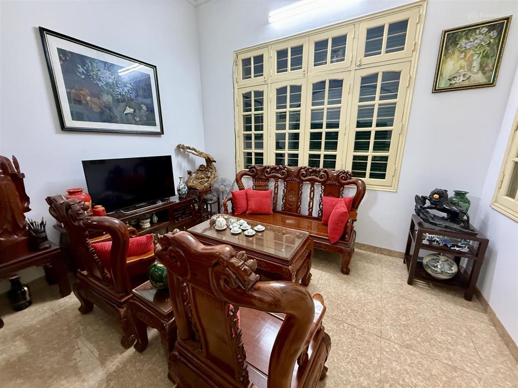 Căn nhà tuyệt vời cách hồ tây 20m2 nằm trong con ngõ thuỵ khuê 3 tầng bán giá rẻ