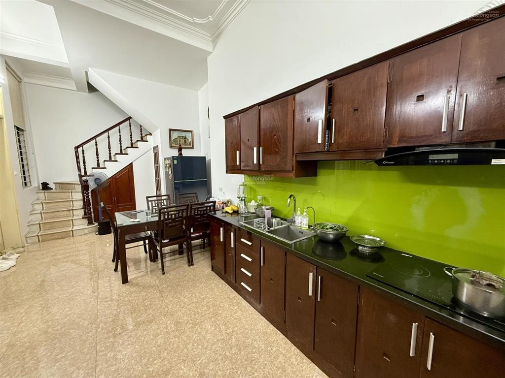 Căn nhà tuyệt vời cách hồ tây 20m2 nằm trong con ngõ thuỵ khuê 3 tầng bán giá rẻ