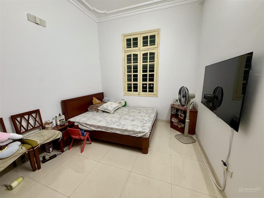 Căn nhà tuyệt vời cách hồ tây 20m2 nằm trong con ngõ thuỵ khuê 3 tầng bán giá rẻ