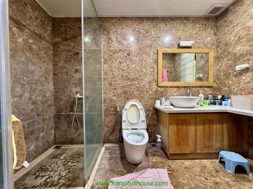 Căn biệt thự sân vườn tuyệt đẹp rộng 1200m2 tọa lạc ở trung tâm quận tây hồ, hà nội cho thuê