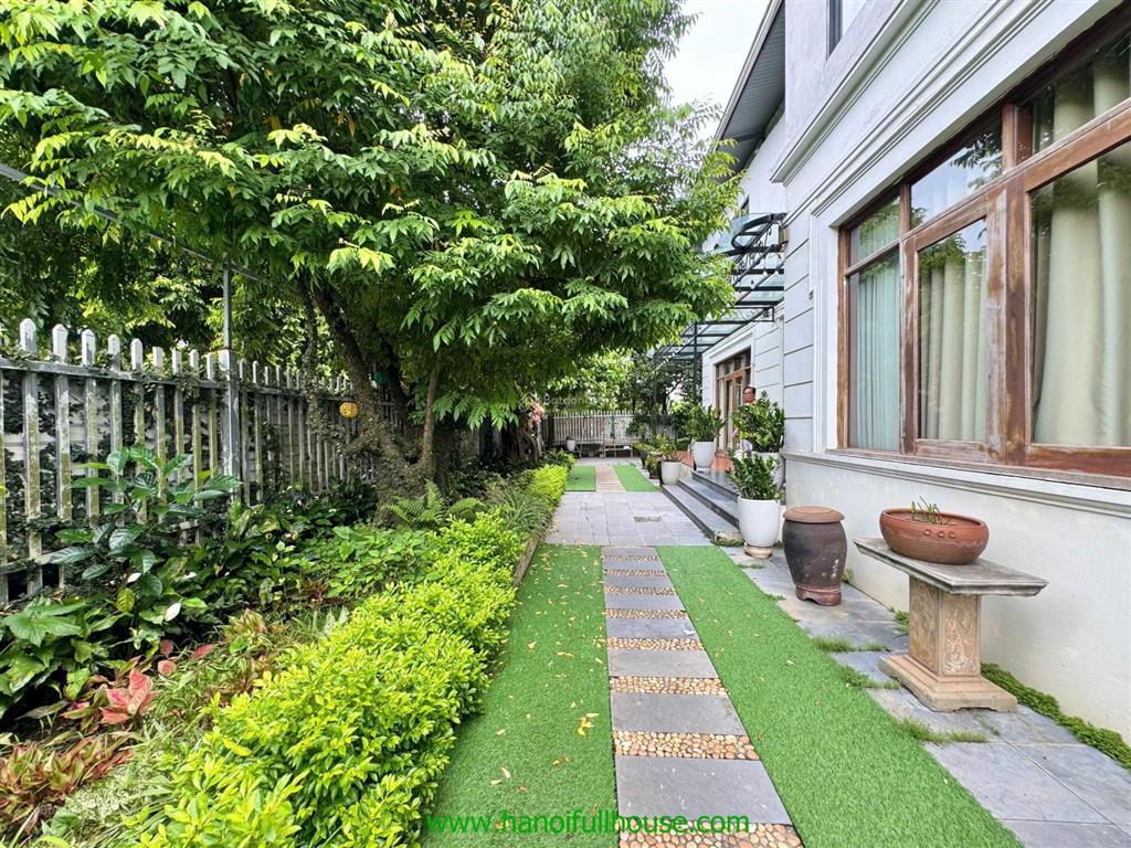 Căn biệt thự sân vườn tuyệt đẹp rộng 1200m2 tọa lạc ở trung tâm quận tây hồ, hà nội cho thuê
