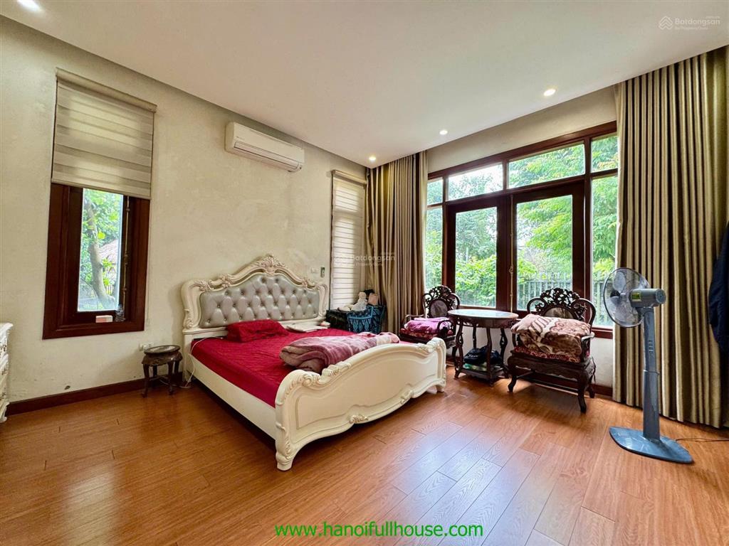 Căn biệt thự sân vườn tuyệt đẹp rộng 1200m2 tọa lạc ở trung tâm quận tây hồ, hà nội cho thuê