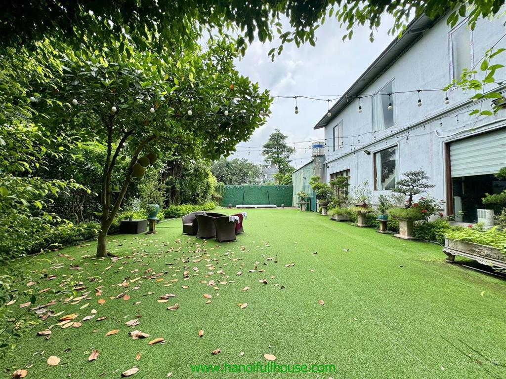 Căn biệt thự sân vườn tuyệt đẹp rộng 1200m2 tọa lạc ở trung tâm quận tây hồ, hà nội cho thuê