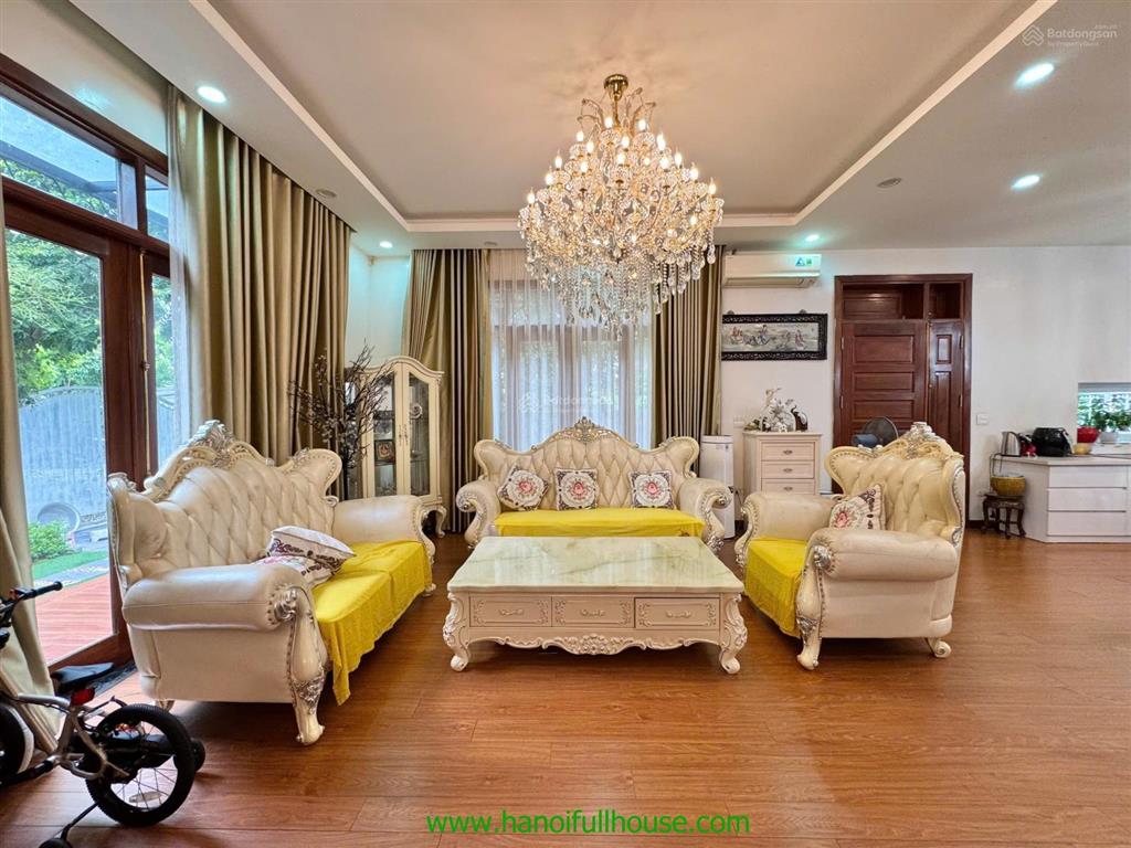 Căn biệt thự sân vườn tuyệt đẹp rộng 1200m2 tọa lạc ở trung tâm quận tây hồ, hà nội cho thuê