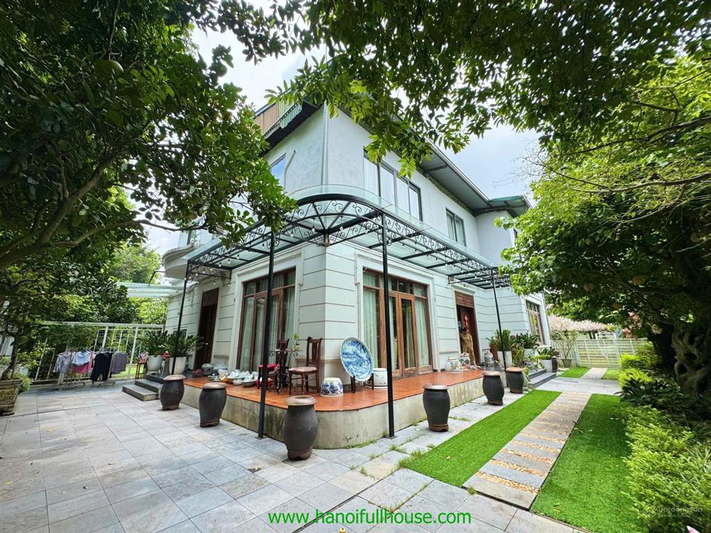 Căn biệt thự sân vườn tuyệt đẹp rộng 1200m2 tọa lạc ở trung tâm quận tây hồ, hà nội cho thuê