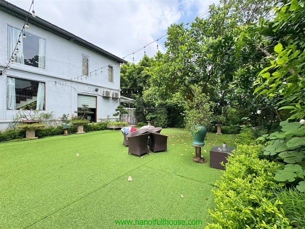 Căn biệt thự sân vườn tuyệt đẹp rộng 1200m2 tọa lạc ở trung tâm quận tây hồ, hà nội cho thuê