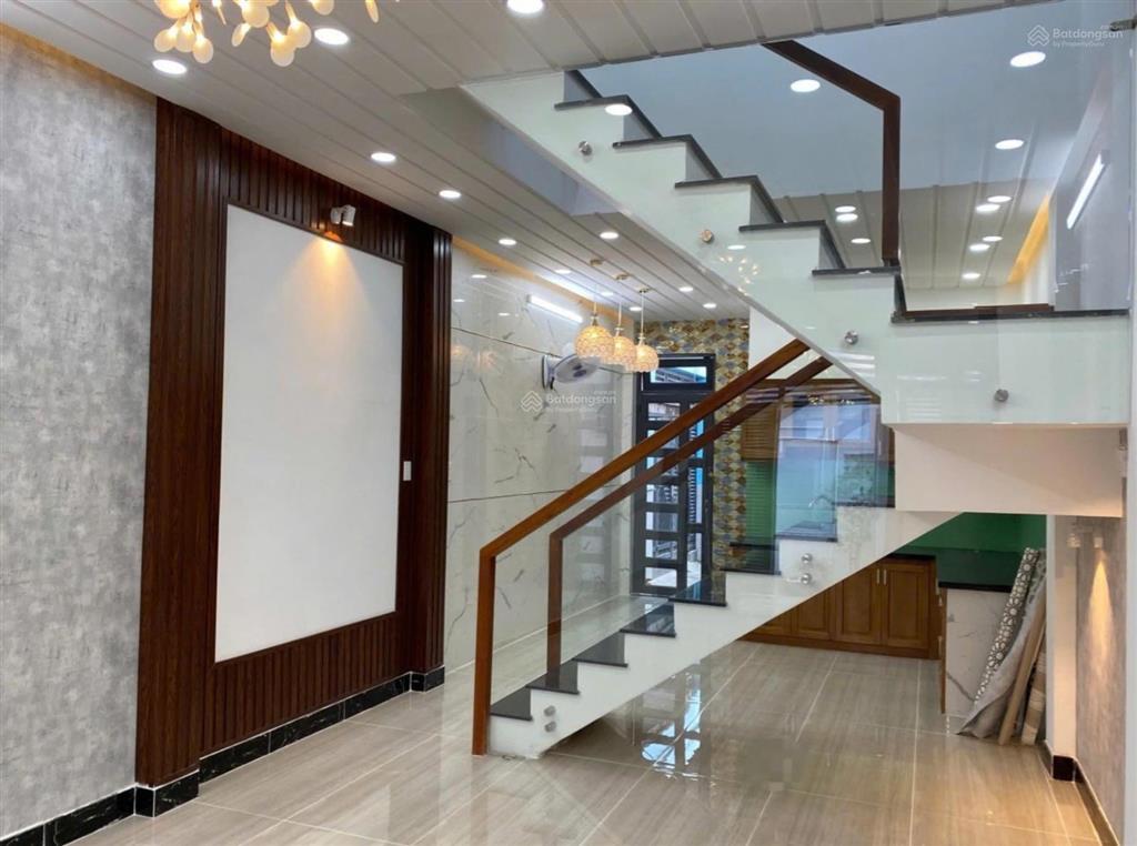 Cần cho thuê nhà mới hxh 958/3a lạc long quân p.8 q.tân bình.