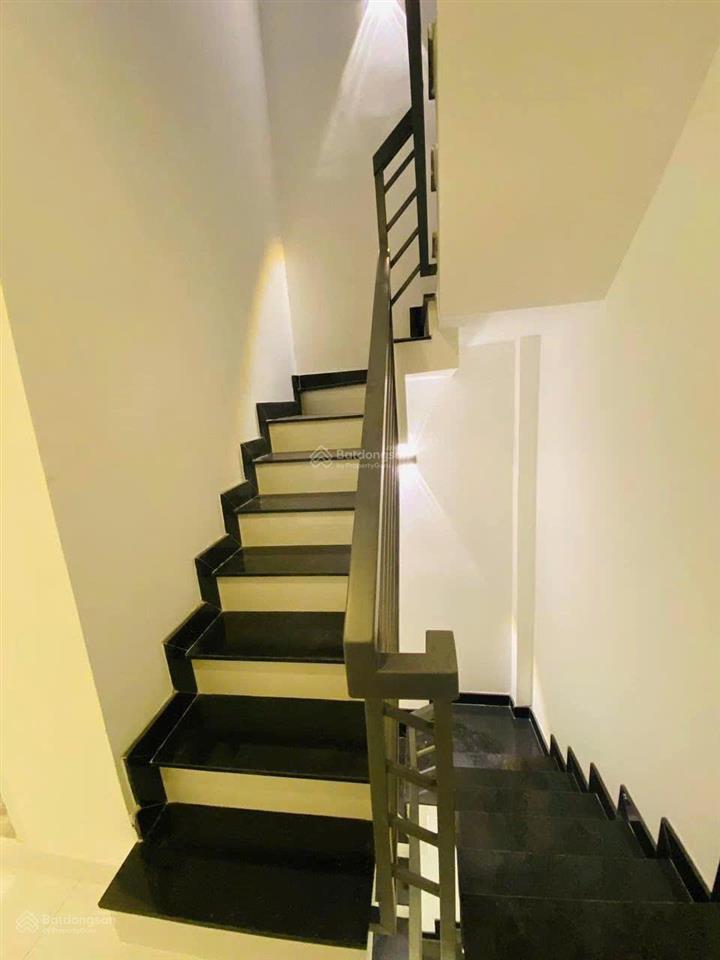 Cần cho thuê nhà mới 27/3a đồng đen p.12 q.tân bình