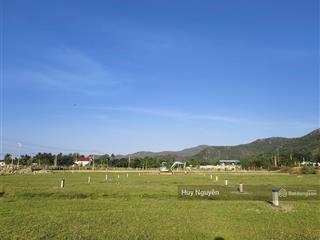 Tựa núi, view biển đối diện sân golf vin, mặt dt702 cơ hội x2,3 đất phân lô full thô cư từ 110m2