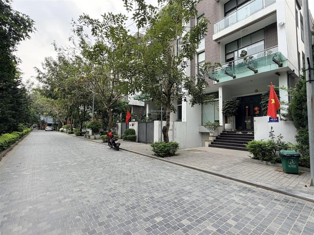 Cực rẻ nhà phố ngõ 143 nguyễn tuân 165m2 5 nổi 1 hầm mt 9m 73.9 tỷ .  0982 880 ***