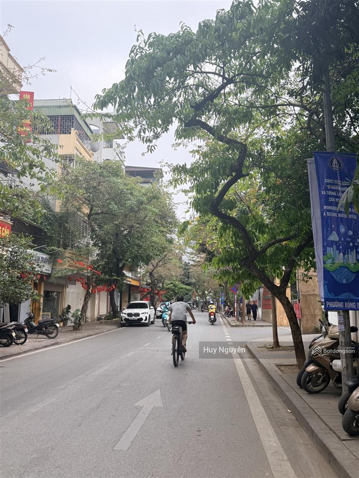 Bán gấp nhà ngõ 61 hoàng cầu 150m2 mt 7m, vỉa hè rộng view hồ, nhìn quận uỷ . kd đỉnh 0982 880 ***