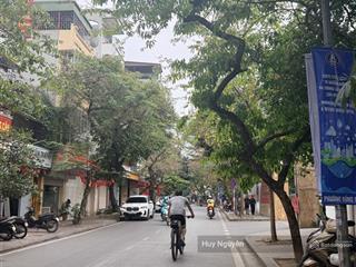 Bán gấp nhà ngõ 61 hoàng cầu 150m2 mt 7m, vỉa hè rộng view hồ, nhìn quận uỷ . kd đỉnh 0982 880 ***