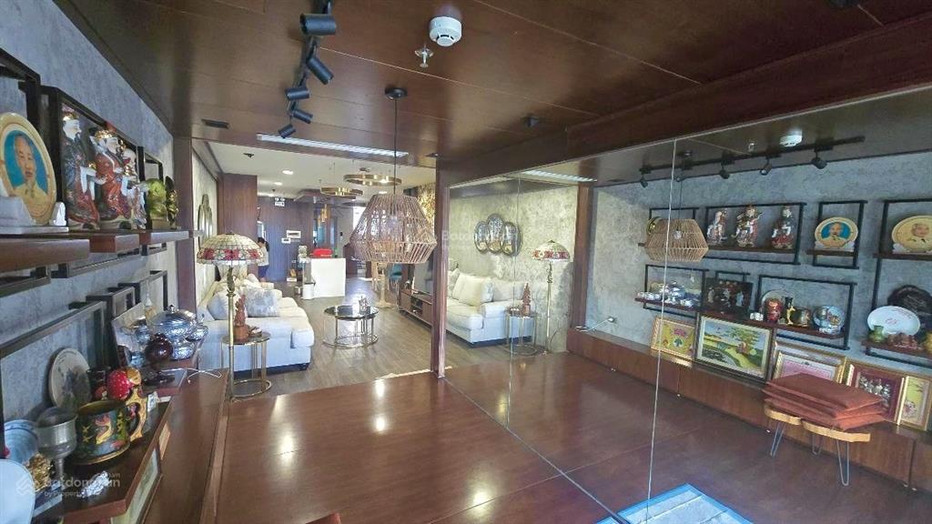 Bán gấp nhà ngõ 61 hoàng cầu 150m2 mt 7m, vỉa hè rộng view hồ, nhìn quận uỷ . kd đỉnh 0982 880 ***