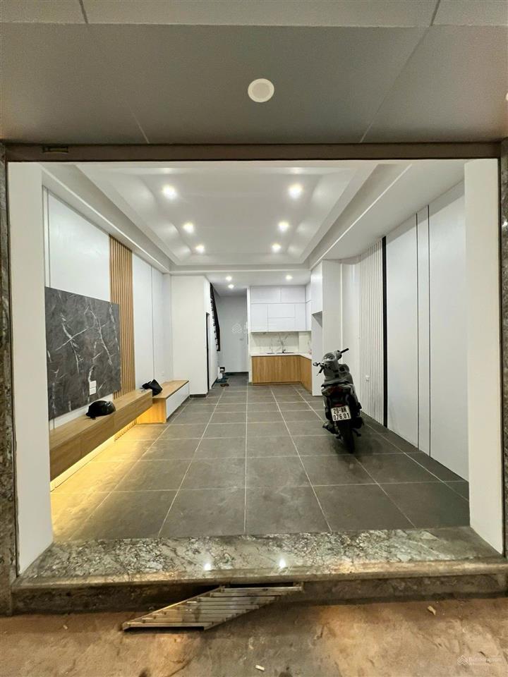 5m ra mp hoàng quốc việt kéo dài, dt 36m2 x 6t thang máy, mt 4.2m 4 ngủ siêu đẹp 12.9 tỷ (tl)